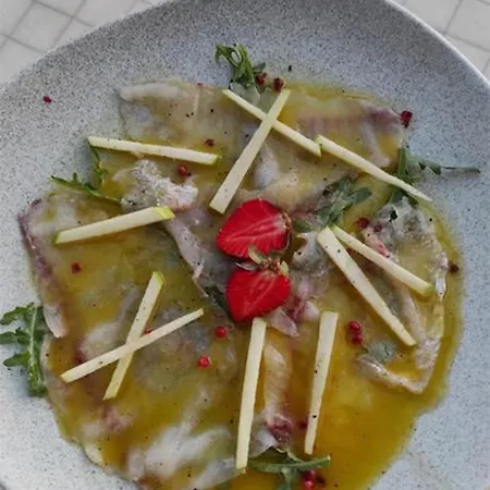 Vela Restaurant מלון *